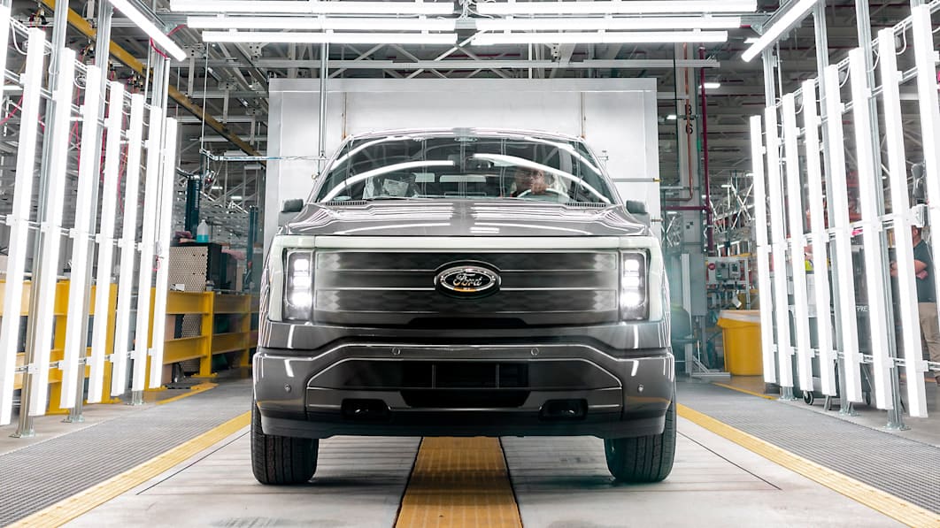 Ford F-150 Lightning entrou em produção com anos de fila de espera