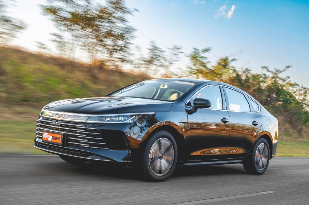 Teste: BYD King é diferente dos outros sedãs médios até onde não deveria