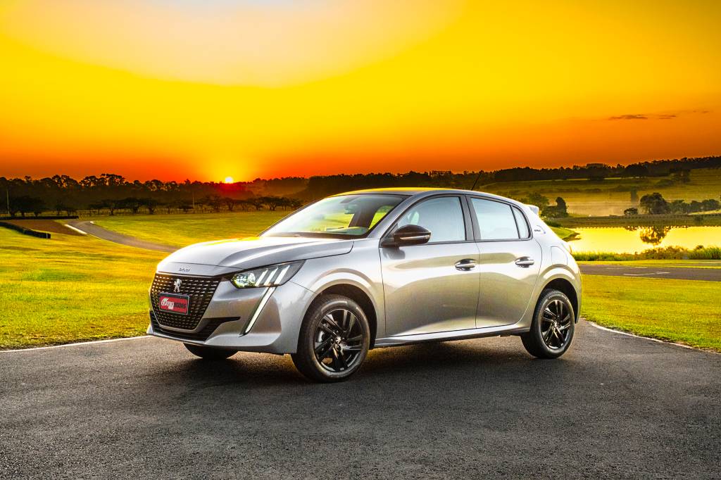 Peugeot 208 1.0: como anda o hatch com o mesmo motor do Fiat Argo