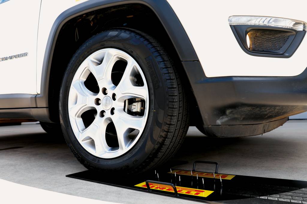 Testamos o pneu que não fura e que você já pode ter no seu carro