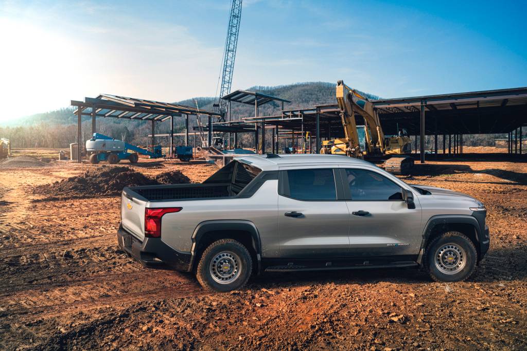 chevrolet-silverado-1500_100822887_h Silverado EV