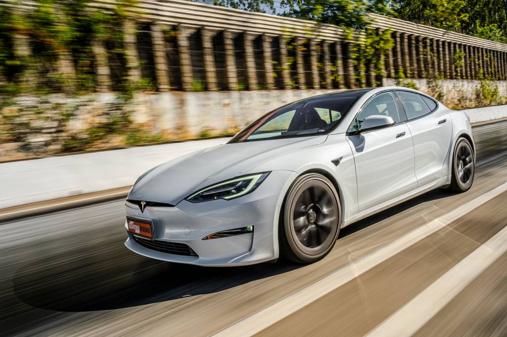 1,1 milhão de Tesla podem “beliscar” os dedos de motoristas e passageiros