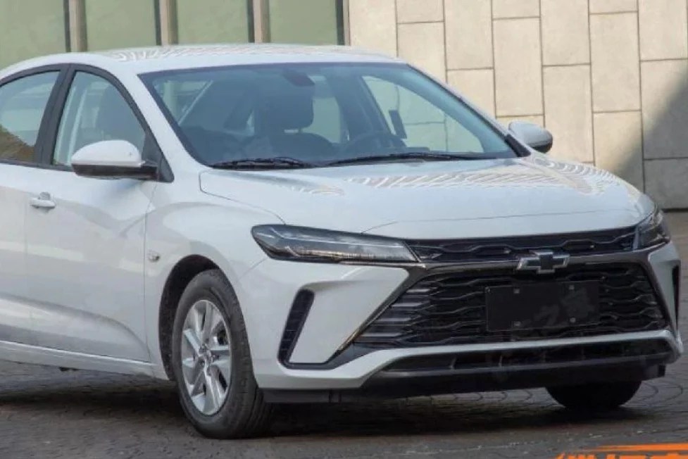 Novo Chevrolet Monza chinês é uma mistura de Onix, Blazer e Cruze
