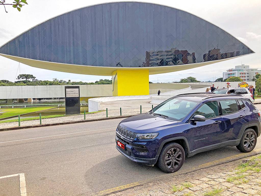Longa Duração: Jeep Compass enfrenta problemas na chave presencial