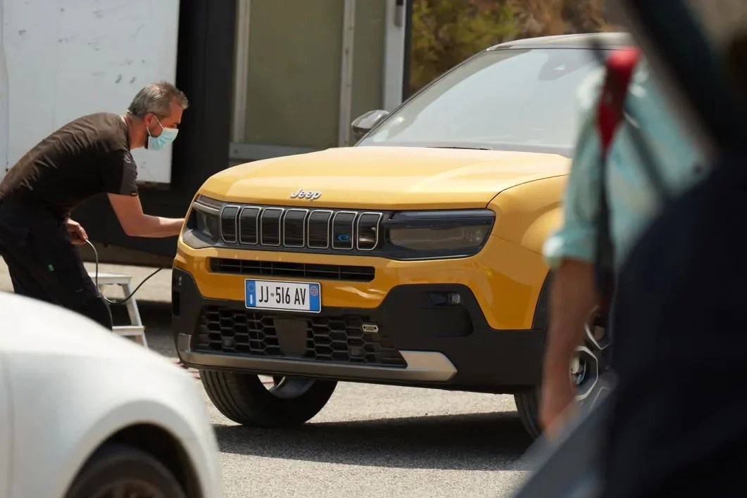 Primeiro Jeep elétrico é flagrado na Europa