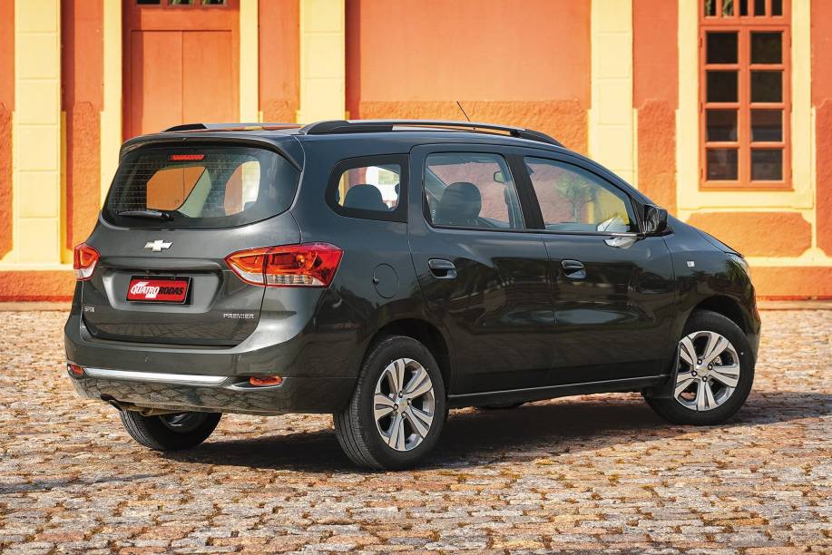 Versão Premier tem visual mais sofisticado Versão Premier tem visual mais sofisticado