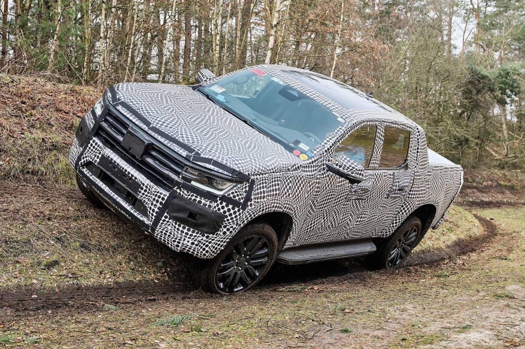 Nova VW Amarok é maior e mais bruta, mas picape não vem ao Brasil