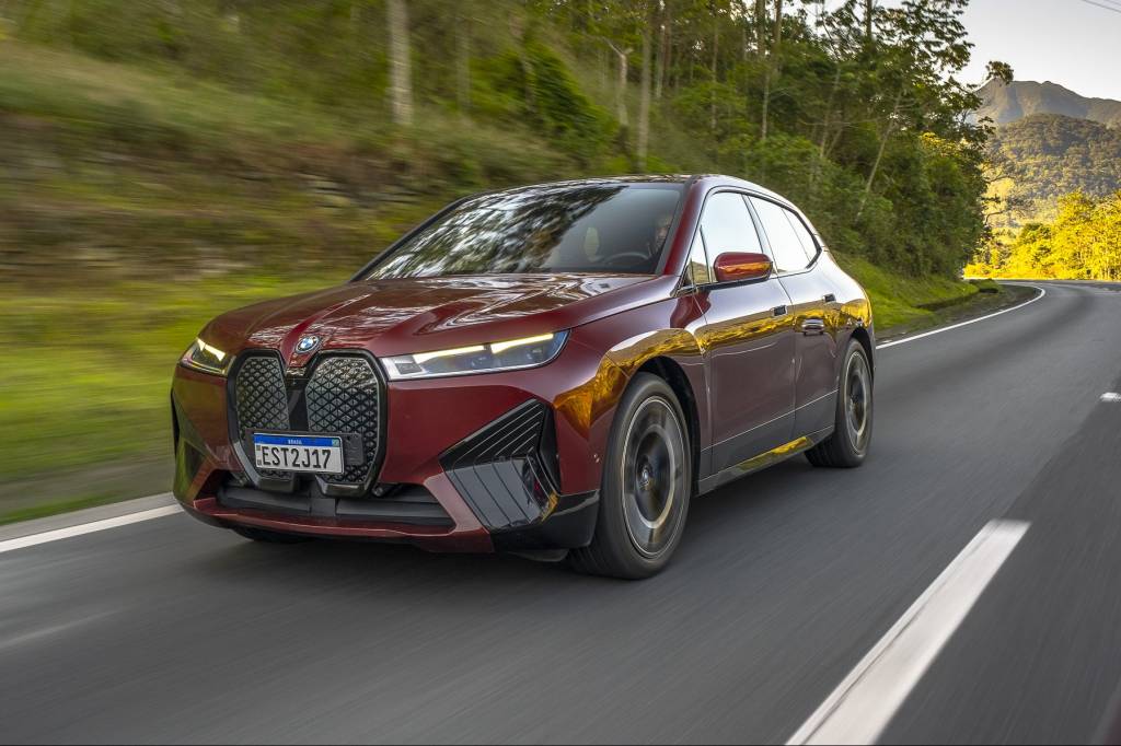 BMW iX: fomos de São Paulo a Santa Catarina sem recarregar o SUV elétrico
