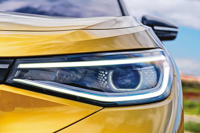 Faróis IQ.Light têm leds matriciais, que não ofuscam quem vem no sentido oposto Faróis IQ.Light têm leds matriciais, que não ofuscam quem vem no sentido oposto