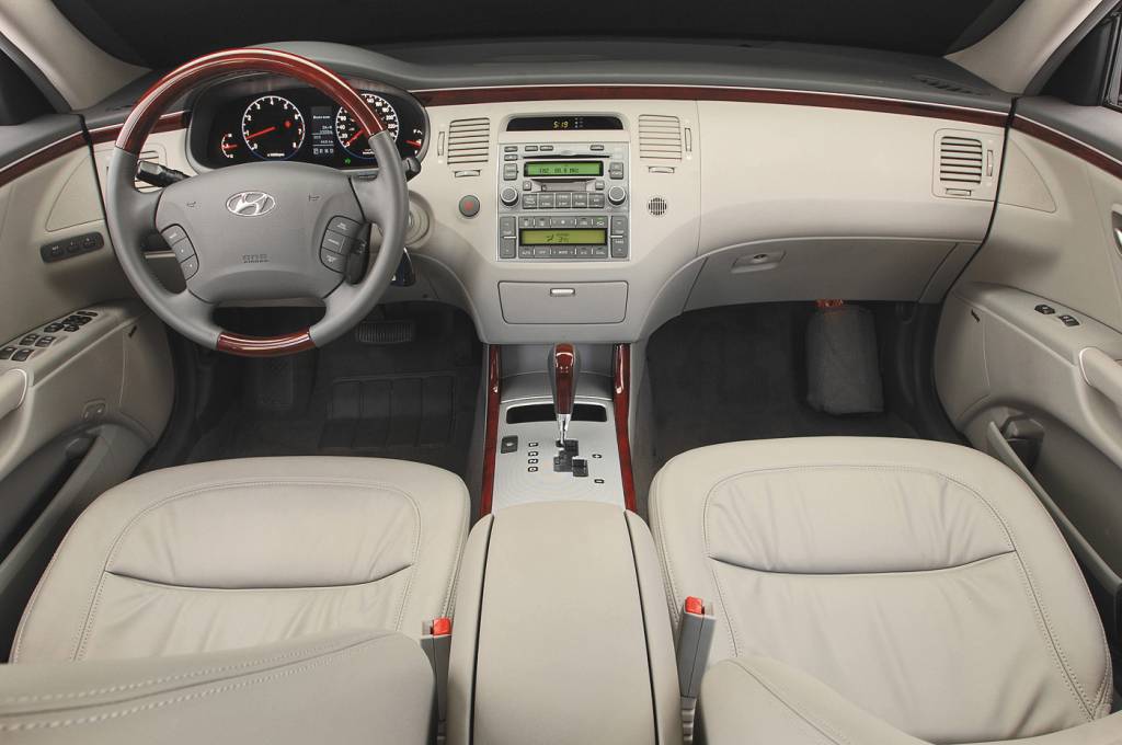 Teste Interior do Azera 3.3 V6, modelo 2008 da Hyundai, testado pela revista Quatro Rodas.