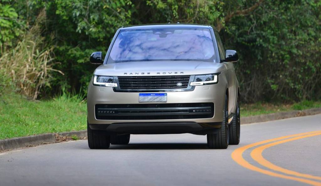 z8qdSwJk Range Rover 2023 frontal de longe