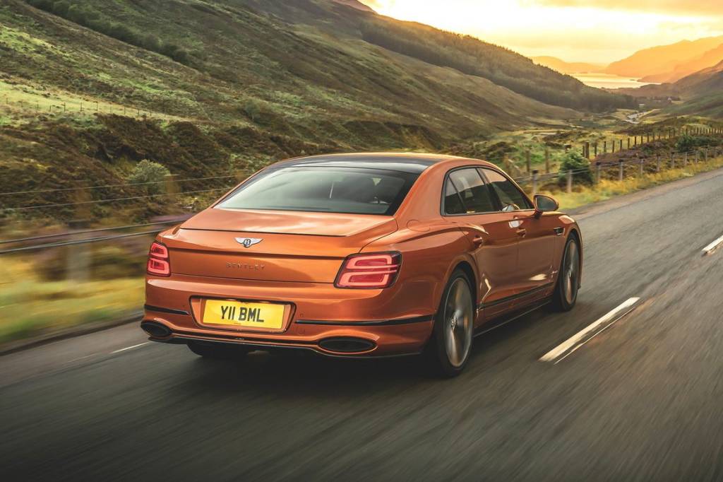 2023-Bentley-Flying-Spur-Speed-7 Modelo traz de volta motor W12 biturbo de 635 cv