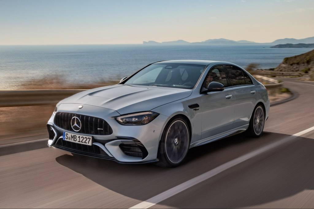 2023-Mercedes-AMG-C-63-S-E-PERFORMANCE-00002 Mercedes-AMG C63 S sedã