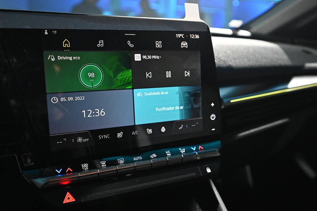 Renault Mégane E-Tech (9) Qualidade das telas é ponto forte da cabine do elétrico