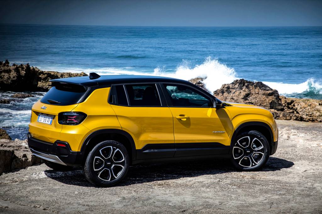 Jeep Avenger Jeep Avenger: marca define nome do mini-Renegade e mostra dois novos SUVs
