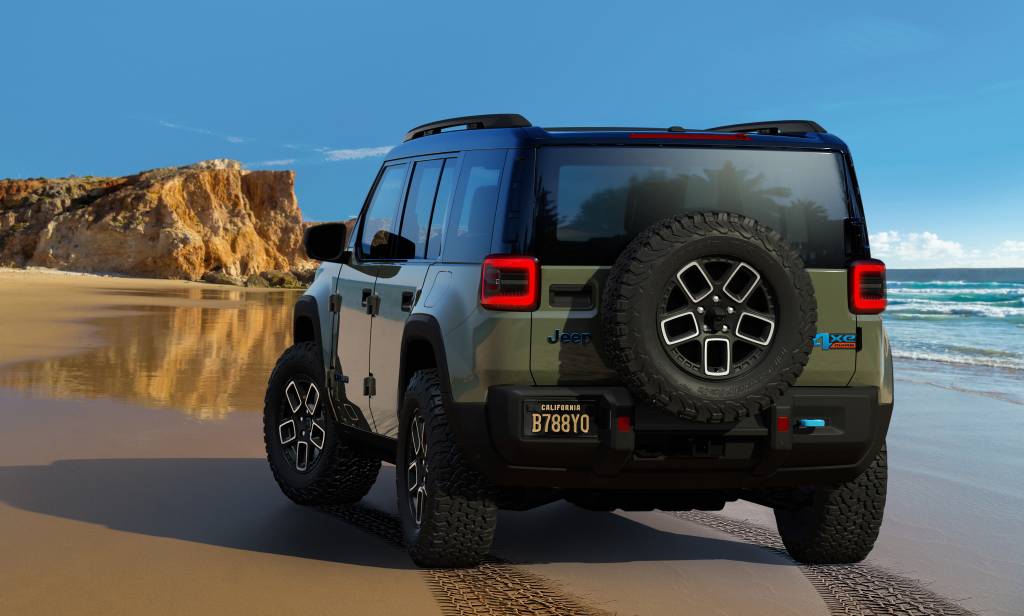 Jeep Recon Recon tem estilo quadradinho, além de portas e vidros removíveis
