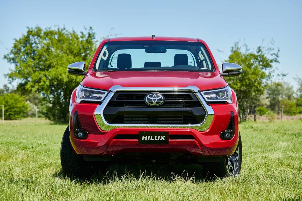 Nova Toyota Hilux SRX Limited é versão com capota rígida de série