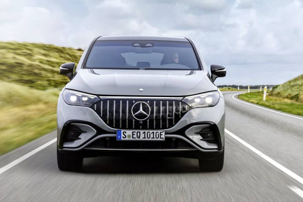 2024-Mercedes-AMG-EQE-SUV-43-53-38 Mercedes-AMG EQE SUV frontal