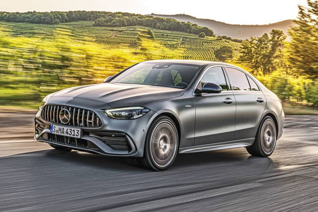 Mercedes-AMG C43 se reinventa com motor menor e (bem) mais potente
