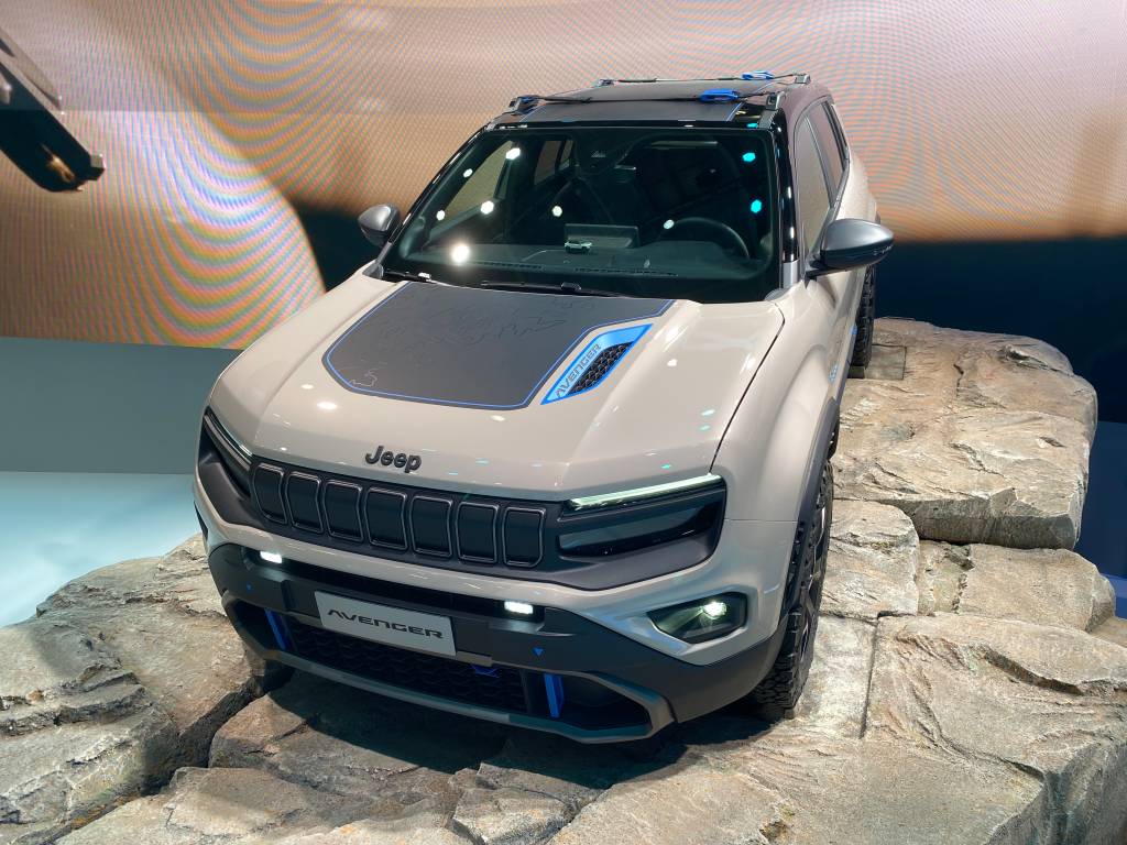 ‘Mini-Renegade’, Jeep Avenger ganha versão 4×4 com pintura que não arranha