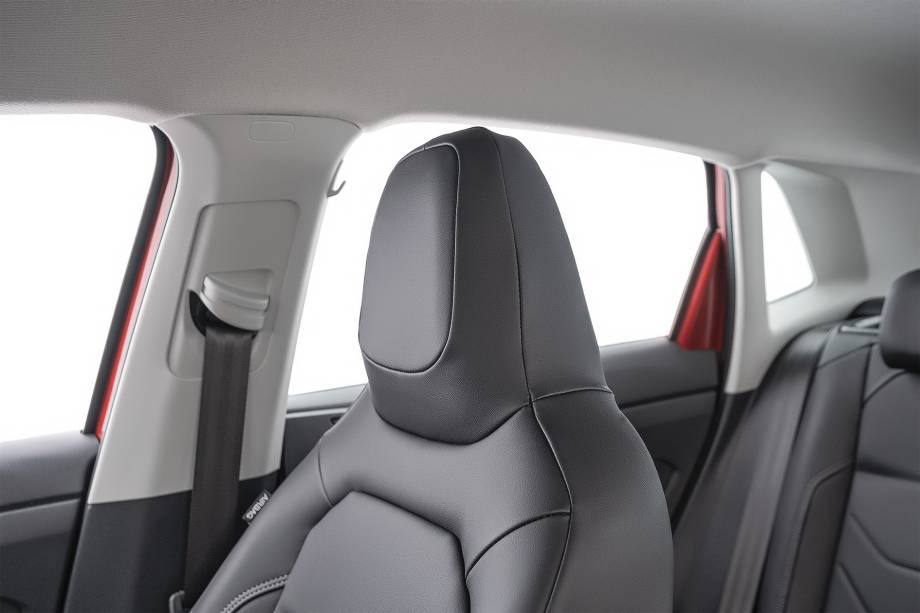 Encostos de cabeça agora estão integrados ao do banco. Encostos de cabeça agora estão integrados ao do banco.