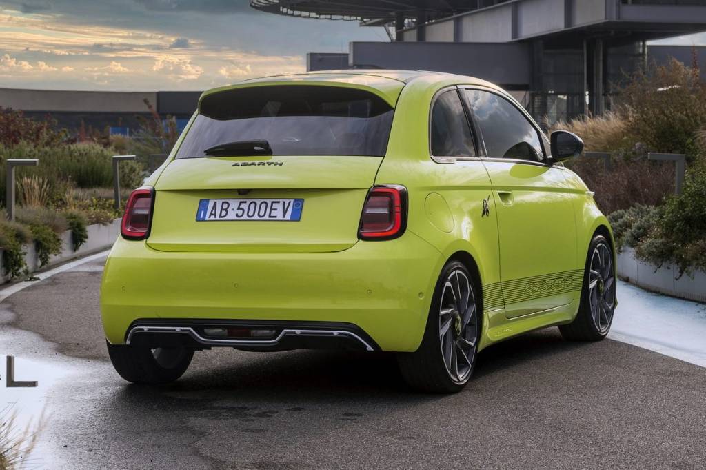 Abarth-595e-2 Abarth 500e traseira
