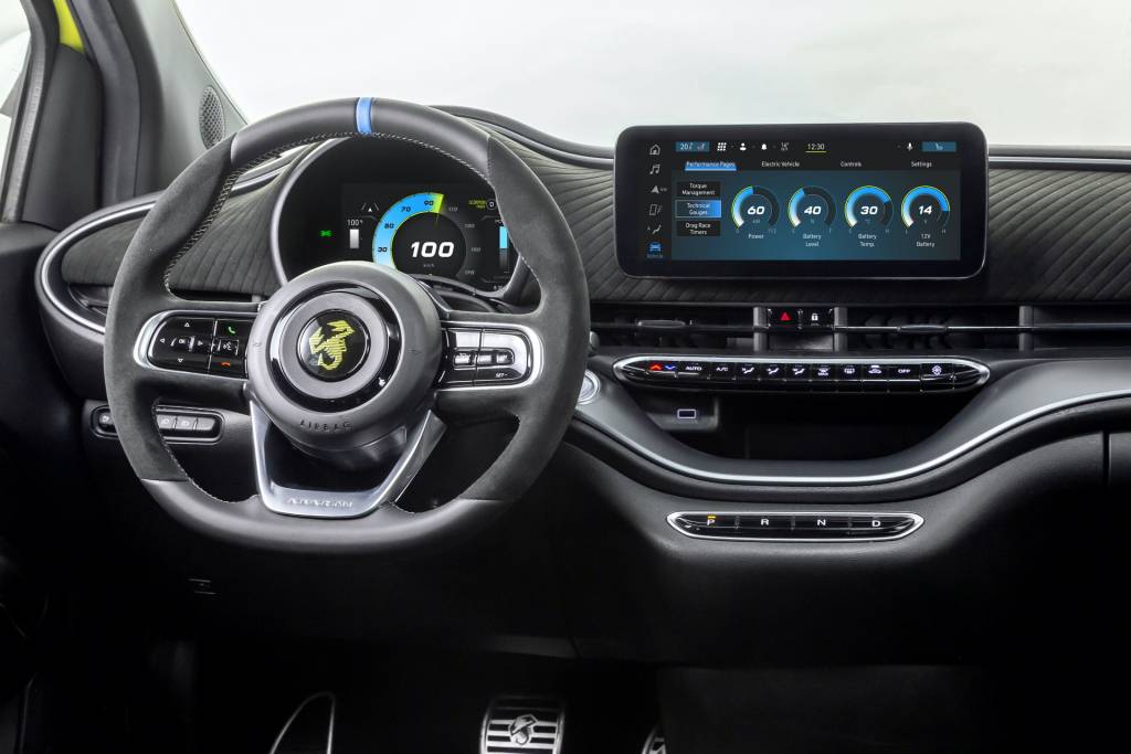 Abarth-595e-31 Abarth 500e painel