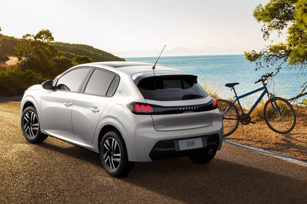 shutterstock_1372273508a-6389da7a942b2 Peugeot 208 Roadtrip