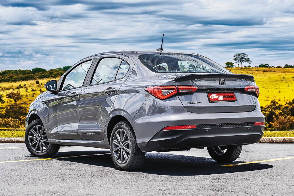 Fiat Cronos 2023 tem recall por falha no cinto traseiro com risco fatal