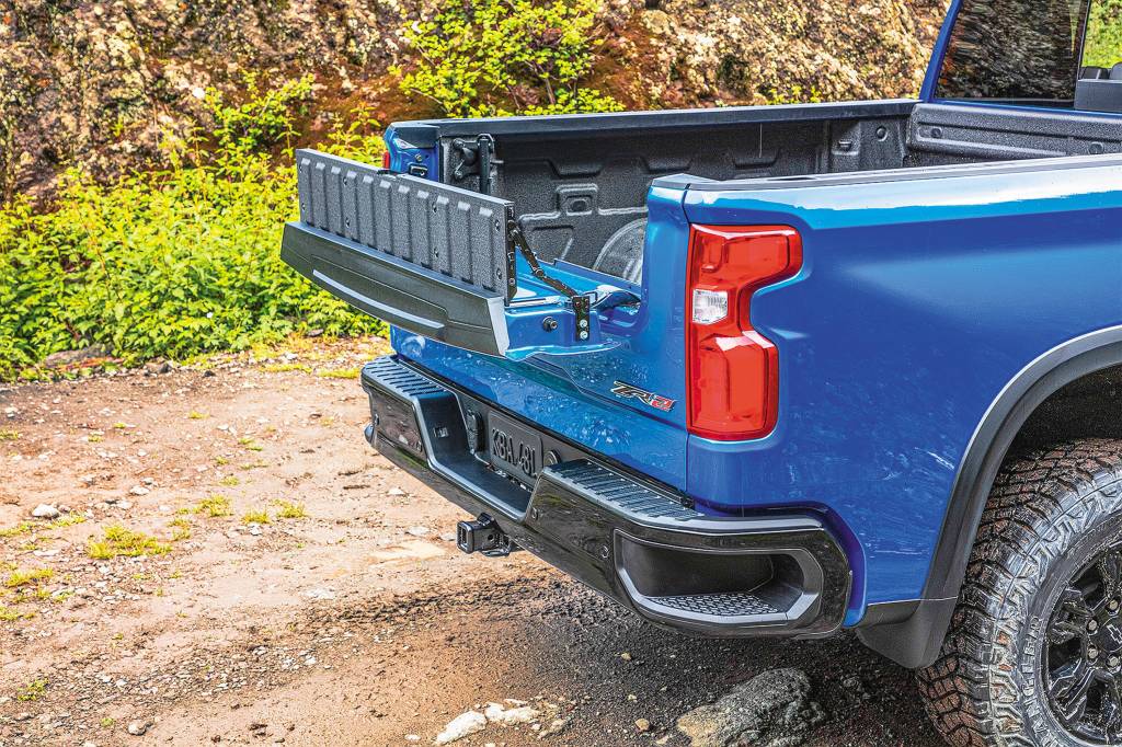 Silverado ZR2 Silverado ZR2 b