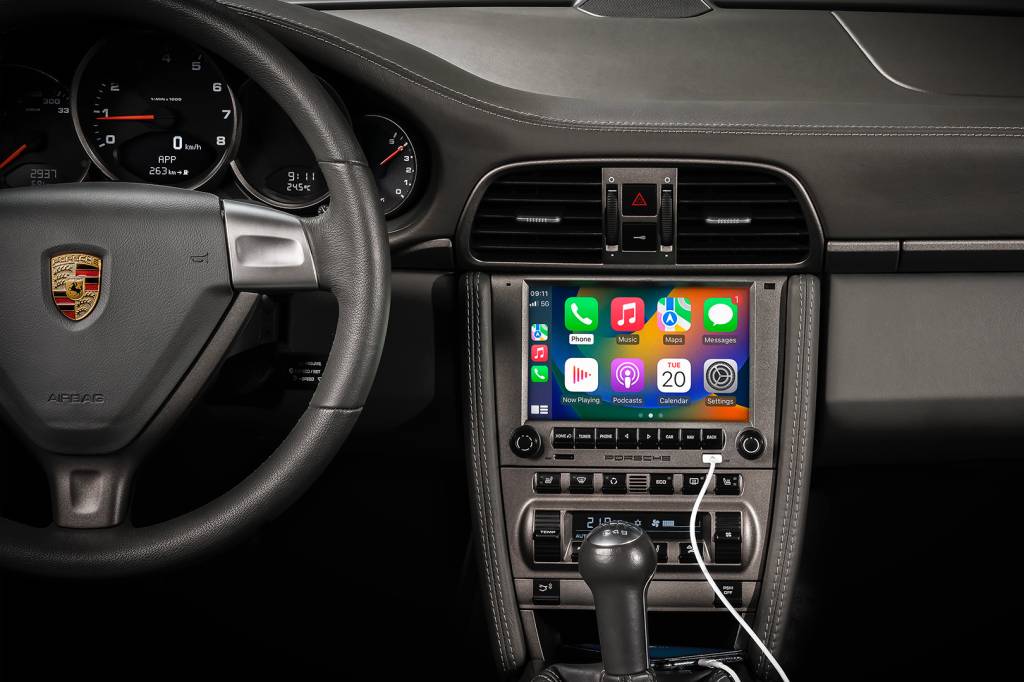 Porsche lança central multimídia moderna para carros de 20 anos atrás