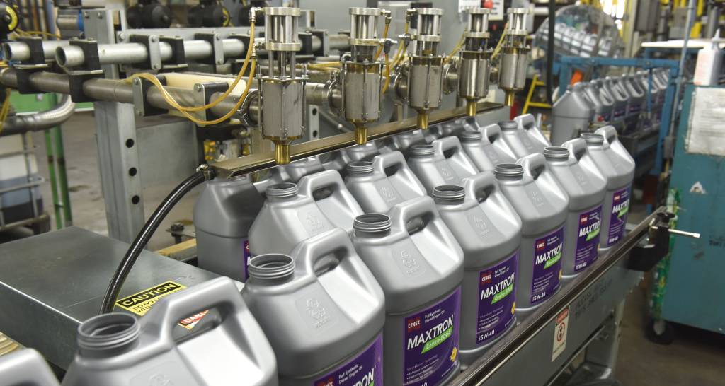 Óleo de motor usado é reciclado e pode virar asfalto e até diesel