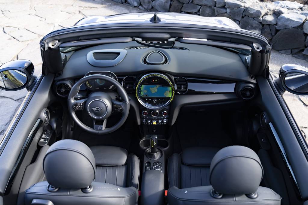 P90493951_highRes_mini-cooper-se-conve Mini Cooper SE Convertible