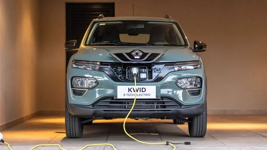 Compradores do Kwid elétrico relatam atraso na entrega e já há desistência