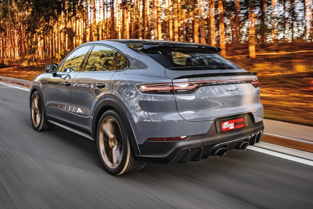 Porsche Cayenne se tornará elétrico e terá irmão maior, anuncia marca