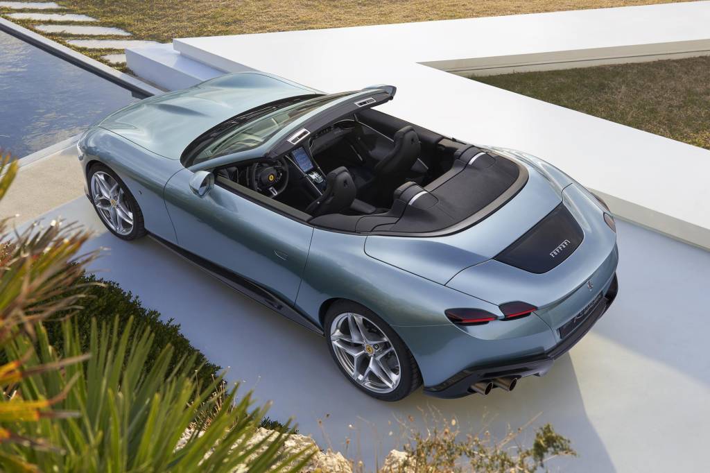 Nova Ferrari Roma Spider resgata teto de lona e mantém desempenho do cupê