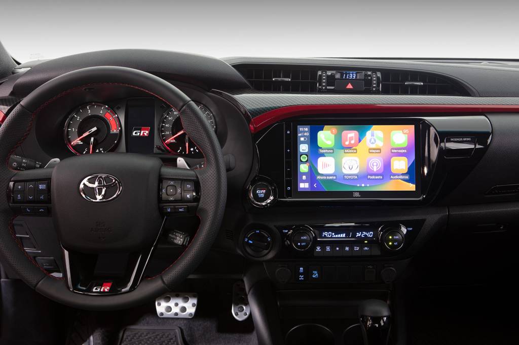Interior da Toyota Hilux GR-Sport (2) Interior da Toyota Hilux GR-Sport (2)