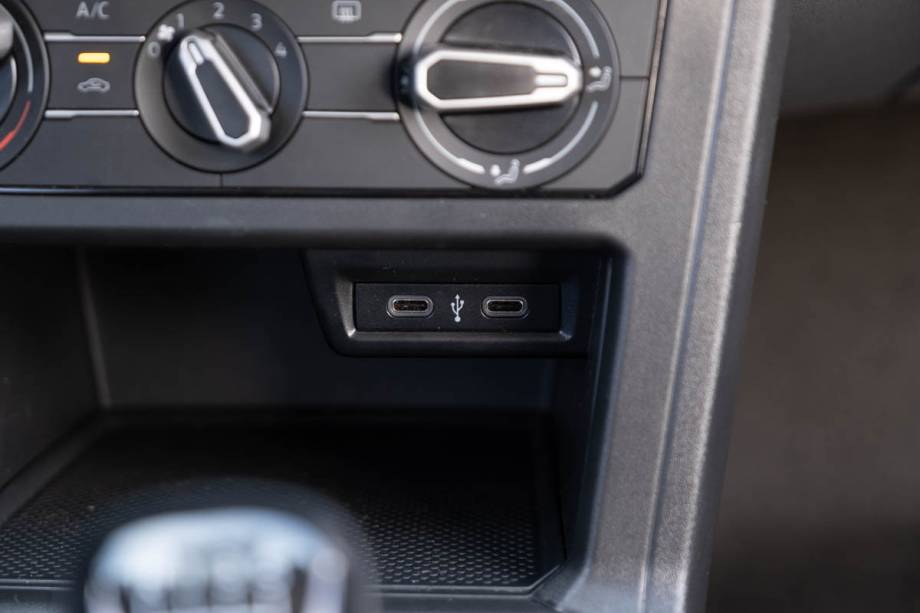 Portas USB fazem parte do pacote opcional Portas USB fazem parte do pacote opcional