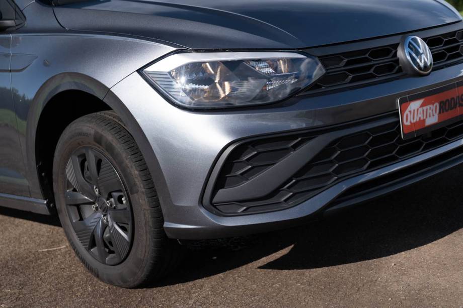 Para-choque frontal e faróis são exclusivos da versão Para-choque frontal e faróis são exclusivos da versão