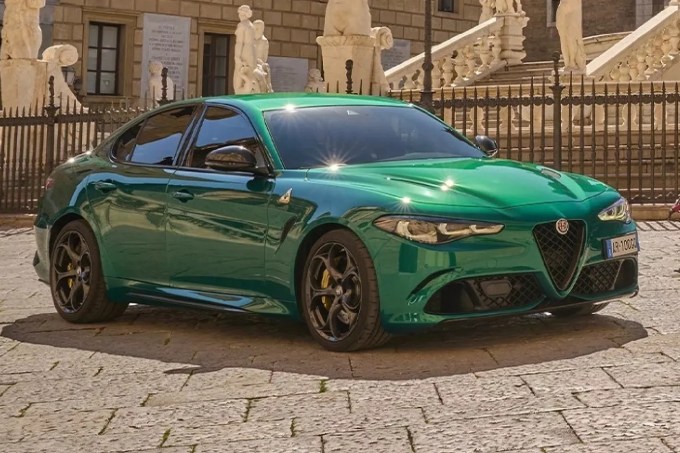 Alfa-Romeo-Giulia-and-Stelvio-Quadrifoglio-100-Anniversario-2