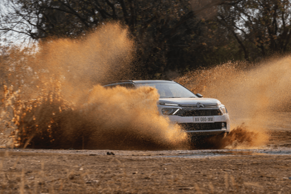 Citroën C3 Aircross revela painel digital e ventilação no teto em flagras