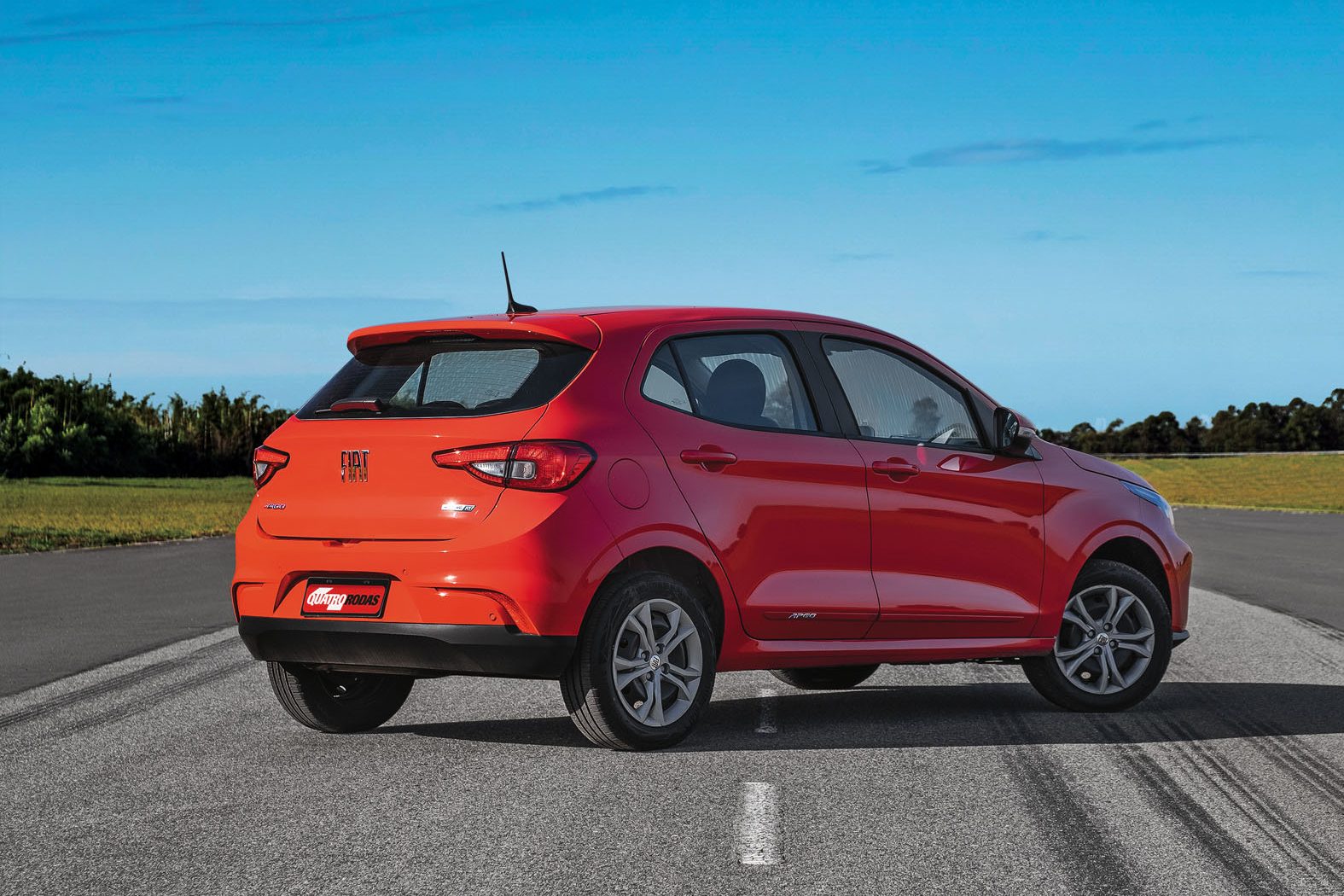 Fiat Argo ou Toyota Yaris: comparamos os haches autom&aacute;ticos econ&ocirc;micos e baratos