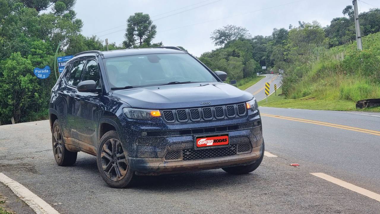 Compass após incursão na lama em Cunha (SP)