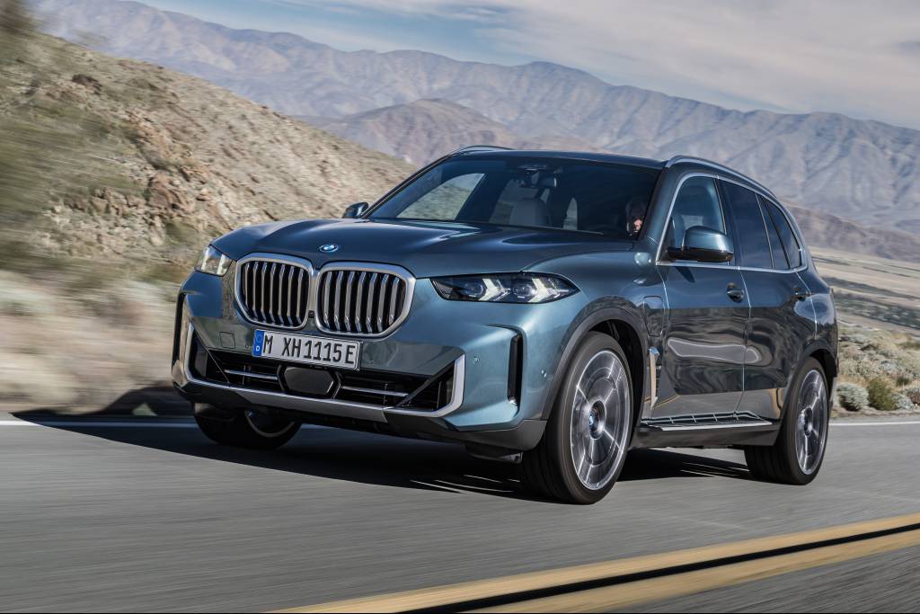 Novos BMW X5 e X6 chegam ao Brasil de cara e mecânica novas
