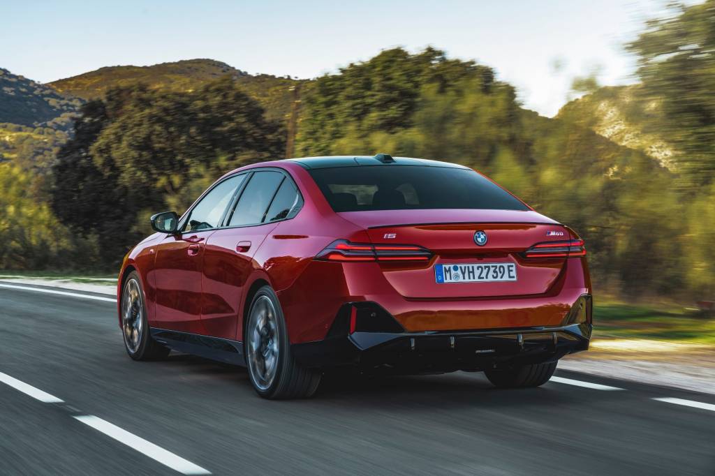 P90505060_lowRes_the-new-bmw-i5-m60-x BMW SERIE 5