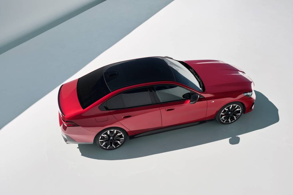 P90505486_lowRes_the-new-bmw-i5-m60-x BMW i5 M60 xDrive