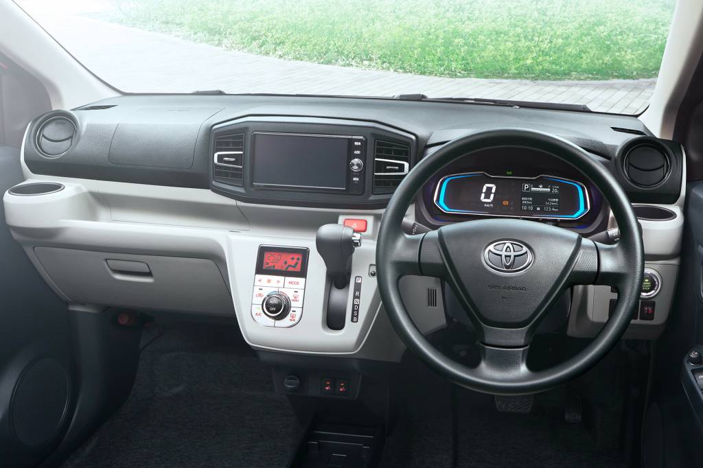 Toyota Pixis Epoch 1 Ausência do console central economiza espaço precioso