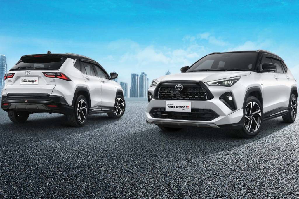 Toyota Yaris Cross Pacote GR acrescenta elementos com estética esportiva tanto por fora...