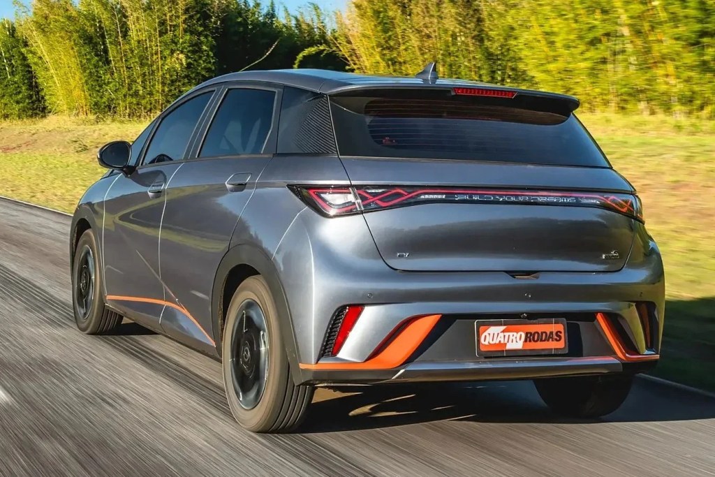 Governo retomará impostos sobre carros elétricos em 2024