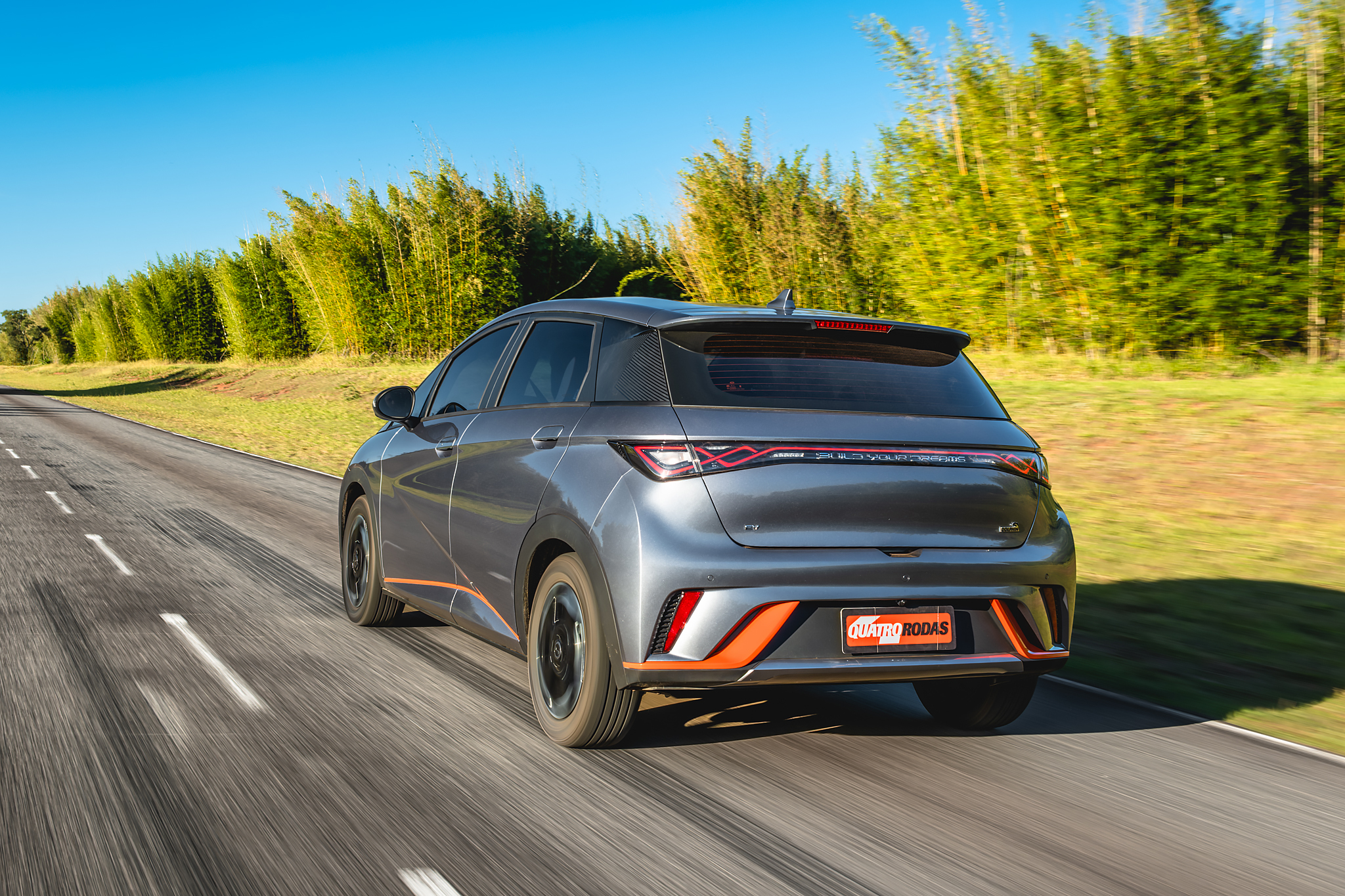 Teste: BYD Dolphin &eacute; carro el&eacute;trico barato com espa&ccedil;o de Corolla